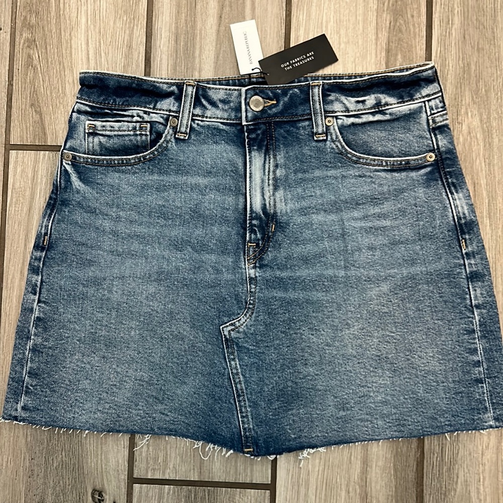 Banana Republic denim mini skirt with raw edge, NWT, size small